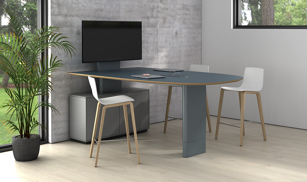 breakout-table-full-room